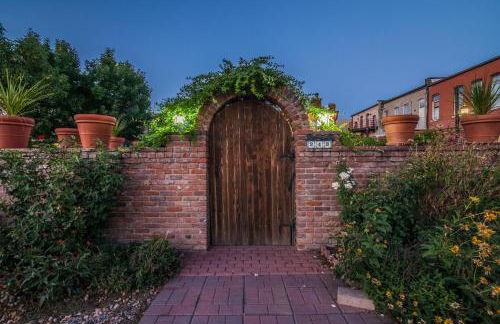 Elegant Loft-style Retreat in Old Firehouse Alley - Foto 3