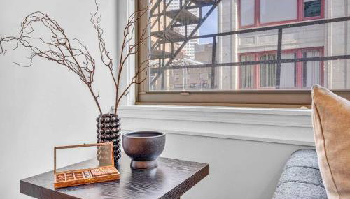 Lofts on E 4th, WALK TO CAVS, Sleeps 6 - Foto 5