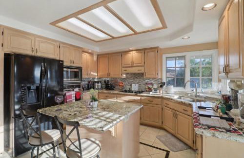 Entire Private Home with 5 Bedrooms 4 Bathrooms, 3-Acres Estate, 3000 sqft, near Winery in Fallbrook, Available Now - Foto 3