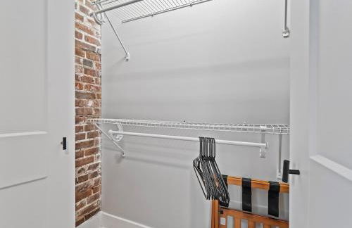 The Modern Boho Brick Loft - Foto 66