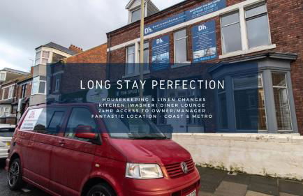 Free Parking, Huge 4 King Bedroom Townhouse, Fast WIFI, Fully Equipped Kitchen, 15 min drive to Nissan, 20 min to Newcastle Sunderland, Ideal for Long Term Contractor etc Stays, Regular Housekeeping Option - Dwellcome Home Ltd - See Our Site for Assurance - Foto 27