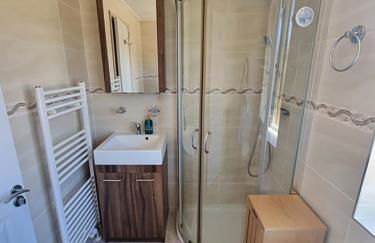 Milford on Sea - 4 Bedroom Lodge in Shorefield Country Park - Photo 9