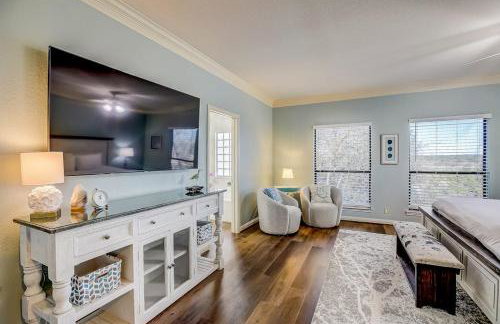 Stunning Lakefront Home with 2 Patios, Chef's Kitchen, & Lake Access - Foto 19