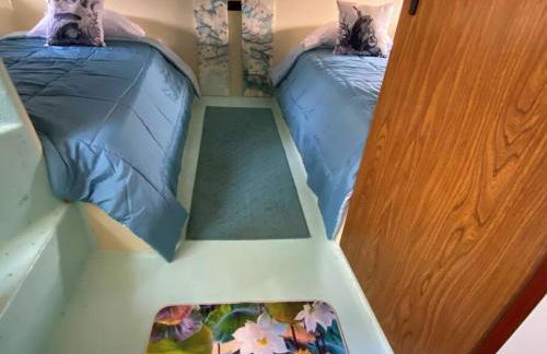 The Lily Pad Boatel Houseboat - Foto 12