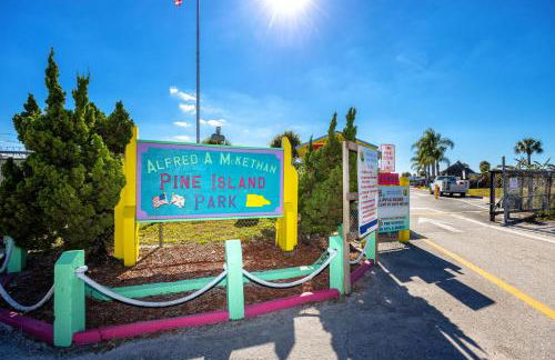 Weeki Wachee House - Charming Home with Heated Pool, A Nature Lover's Paradise! - Foto 12