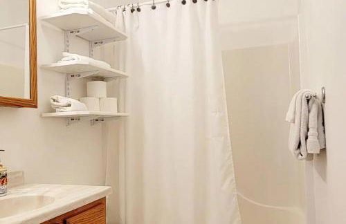 Charming Chalet Close to GNP, Downtown & Game Room! - Foto 50