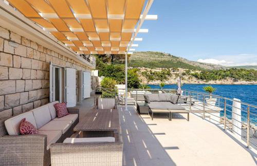 Blue Views Villa with Heated Pool and Jacuzzi - Photo 45