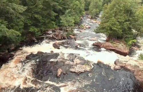 Riverside Cabin - Foto 29