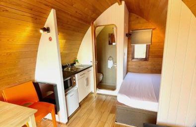 MegaPod 2 at Lee Wick Farm Cottages & Glamping - Foto 6
