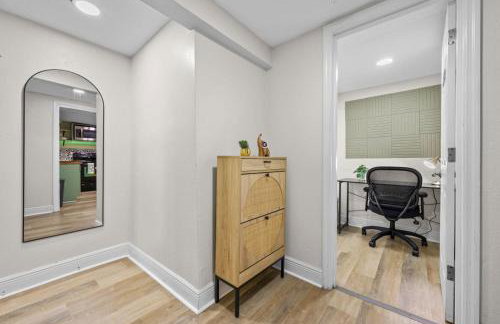 Cozy 2BR Retreat w/ Outdoor Deck - Photo 23
