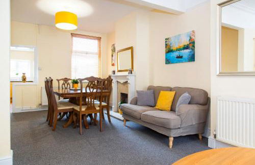 3 Bedroom House, Free Parking and Self Check In - Foto 33