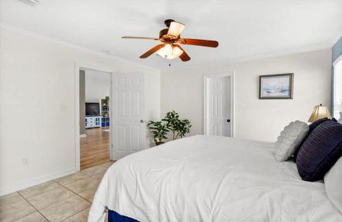 Endless Summer Retreat with Private Pool near Beach - Foto 21