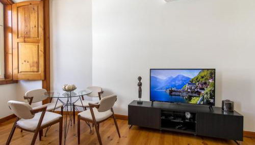 Chiado Stylish Bright Apt with AC - Photo 3