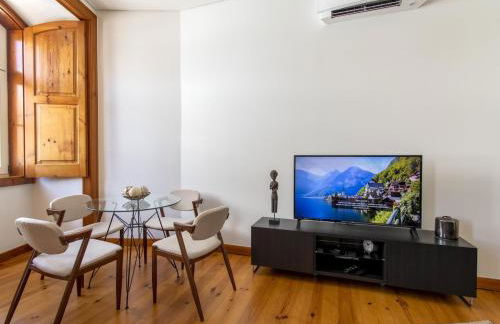 Chiado Stylish Bright Apt with AC - Photo 3