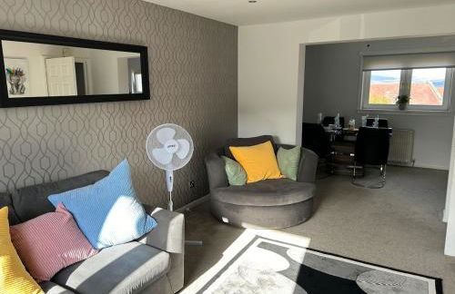 Spacious two bedroom flat, entire property - Photo 11