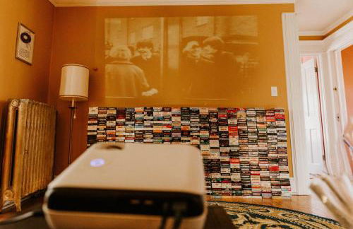 Retro Gem Box Victorian Steps from Irvine Park - Foto 7