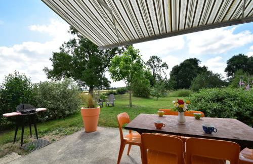 Holiday Home in Crux-la-Ville near Lake - Foto 16