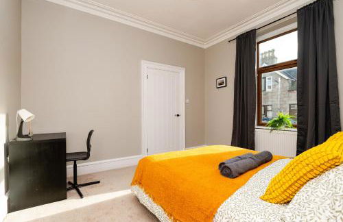 2 Bedroom Flat - Free Parking - by Holiday Homes - Foto 14