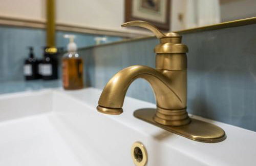 Romantic Colonial Hideaway in Historic Downtown - Pet Friendly - Foto 14