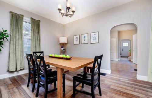 Cozy Family Cottage - Historic Top of The Hill - Foto 2