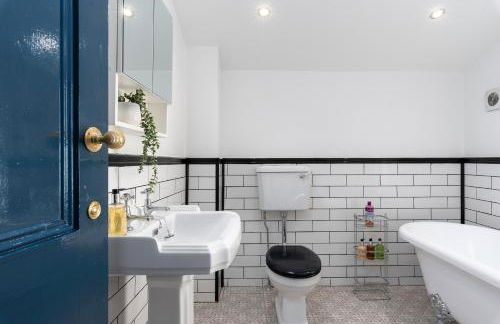 Bifolds, enclosed garden. Southport character home - Foto 36