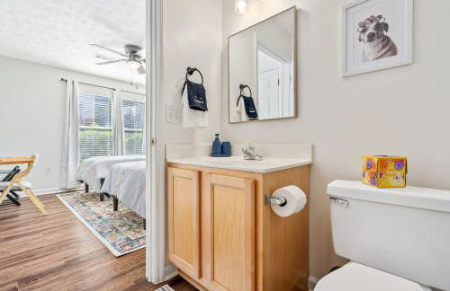 New 4BR 4BA AU Oasis 2 Mins to Downtown & Stadium Sleeps 10 - Foto 49