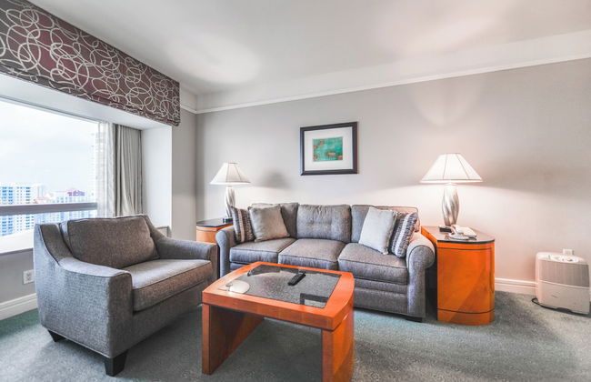 Luxury Condos at Four Seasons - Foto 20