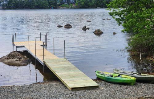 Family Friendly Lakefront Cottage, Ambajejus Lake - Foto 34