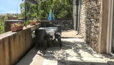 Maison accueillante à Orgnac-l'Aven avec piscine partagée - Foto 3, Garden