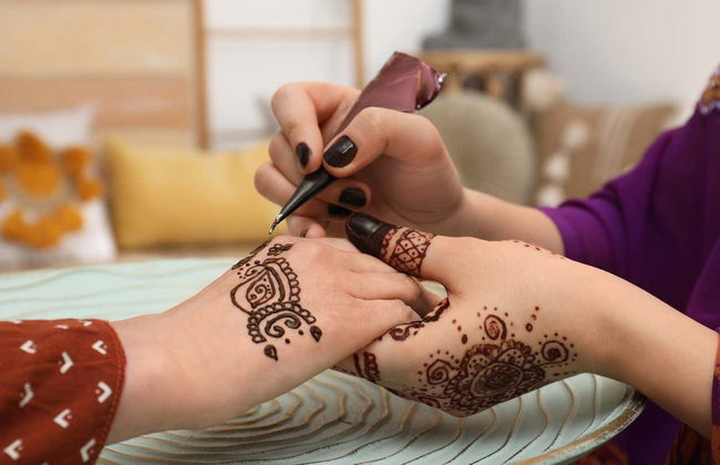 Henna Experience in Khasab - Photo 1