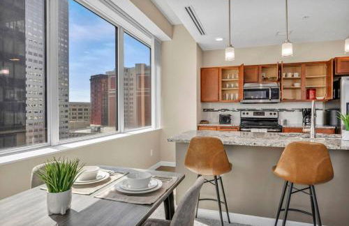 LAKE VIEWS | Paid Parking | Downtown | Gym - Foto 6