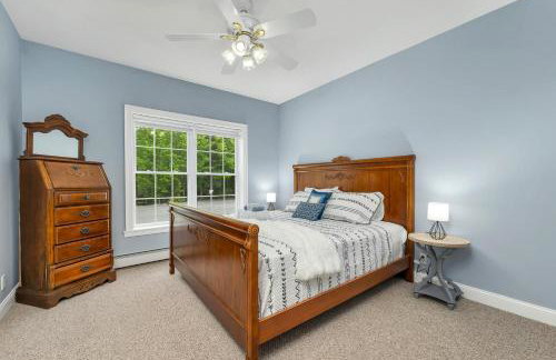 White Mountain Retreat with Theater, Fire Pit, Game Room and River Access - Foto 30