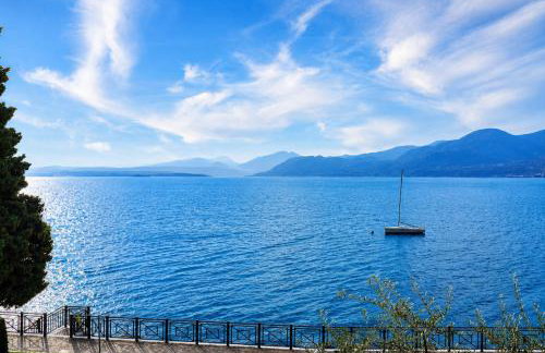 SalvatoreHomes - Luxurious Dreamview Waterfront Apartment in Torri del Benaco with Pool - Casa Azura - a 5 Star Luxury Collection at Lake Garda - Foto 35