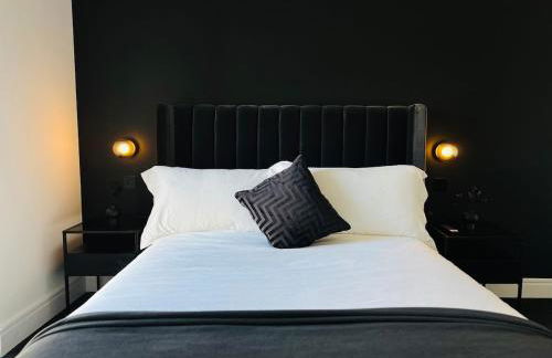 Luxury 2 Bed Apartment - River Views - Parking - Photo 5