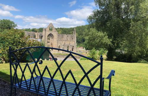 Tintern Abbey Cottage-amazing Abbey view, EV,5star - Foto 2