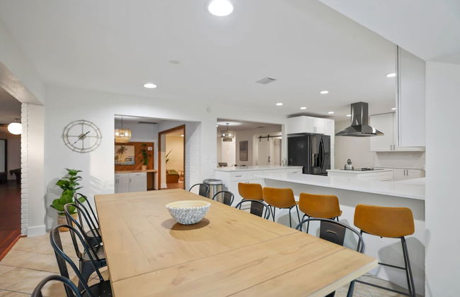 Golden Retreat: Expansive 6BR Home w Heated Pool ~ - Foto 22