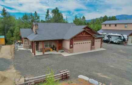 New! Black Bear Inn - Pet friendly - trailer parking - walk to lake - rustic - Foto 34