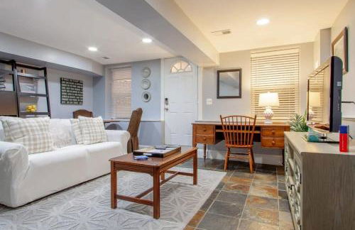 Delightful 1-BR Accommodations Nearby METRO - Foto 1