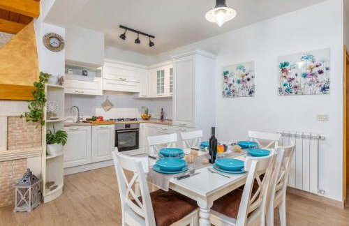 Stylish villa with swimming pool and garden - Foto 9