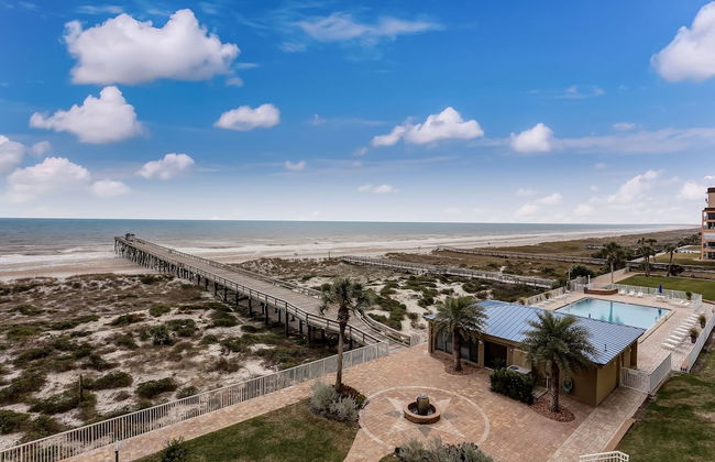 Tastefully Decorated Condo with Scenic Beach Views by RedAwning - Foto 35