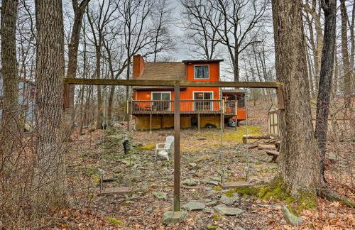 4 Mi to Tubing Cozy Bushkill Cabin with Deck! - Foto 26
