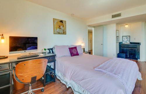 Granada Hills Condo with Community Pool and Workspace - Foto 16