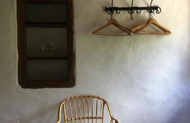 restored water mill with rockpools and waterfall - Foto 35