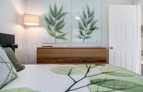 Bright & Stylish 4BR Spot - Close to Downtown Fun - Foto 27