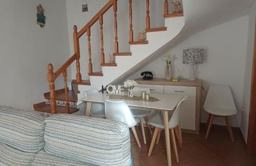 Adosado/casa con terraza y buhardilla. Playa El Perelló - Foto 14