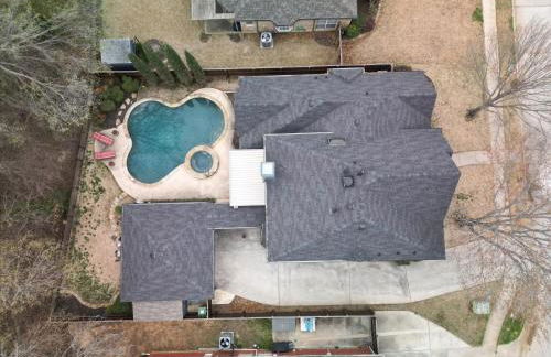 DFW Getaway - 4 Bedrooms Pool Oasis Media Room - Photo 45