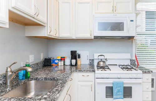 TWO town homes! 6 Bedrooms, 2 King beds, Walk to Eats - Foto 20