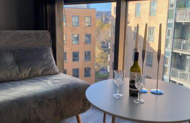 Deluxe City Centre Studio Apartment with Balcony & City Views - FREE WIFI NETFLIX, GYM ACCESS - WESTONE - Photo 7