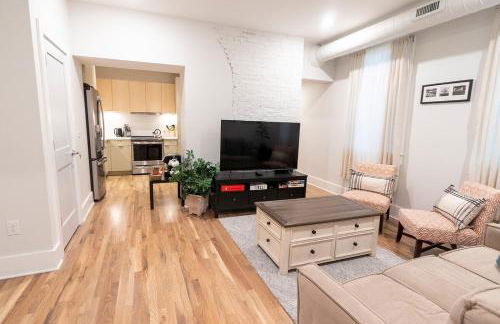 Spacious 2 bed 2 bath Downtown OTR condo minutes walk to the Reds Bengals stadium & more! - Foto 4