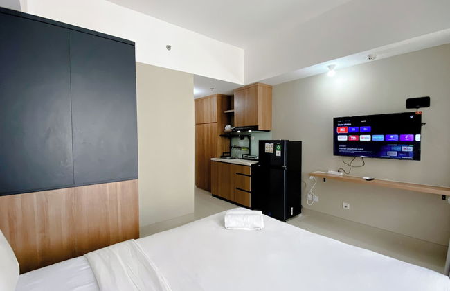 Good Choice and Cozy Studio LRT City Jatibening Apartment - Photo 1
